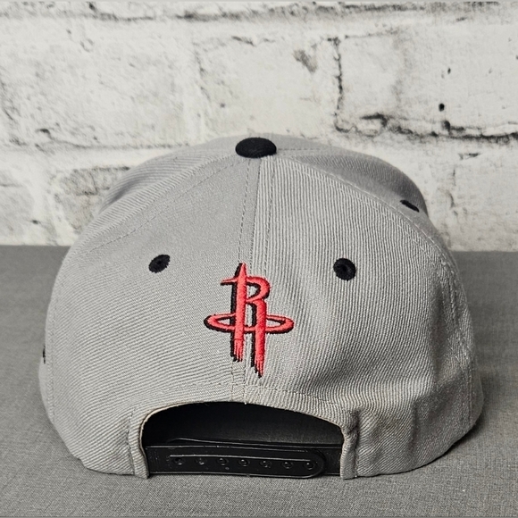 Houston Rockets Flat Brim Fitted Adidas Hat - Picture 4 of 7